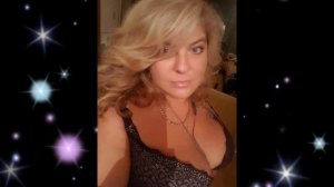 Бабёнки делают сэлфи. Женщины из соц.сетей