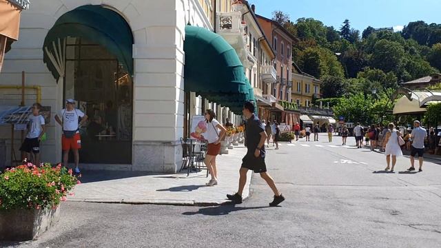 Walking in Bellagio, Italy (4K) смотреть онлайн