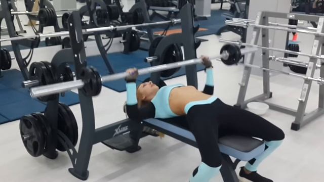 Красивый жим лежа смотреть онлайн