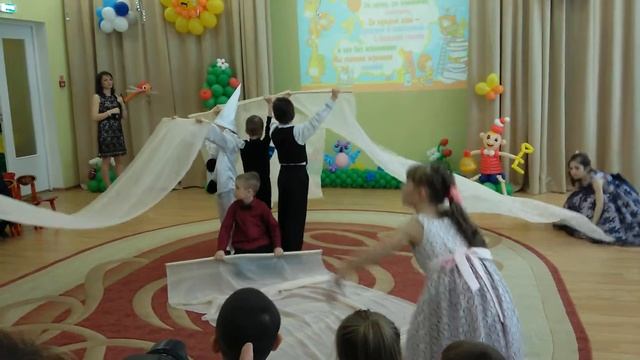 "Танец с полотнами" выпускной гр.Знайки смотреть онлайн