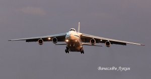 Посадка Ан-124-100 «Руслан» RA-82035