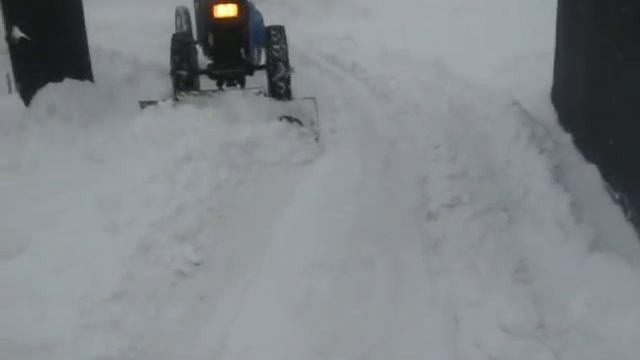 мотоблок чистет снег 2012 смотреть онлайн