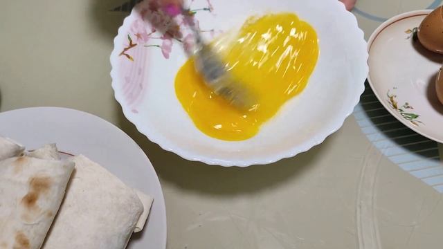 ЛАВАШ С ЗЕЛЕНЫМ ЛУКОМ И ЯЙЦОМ НА СКОВОРОДЕ,СЫТНЫЙ ЗАВТРАК