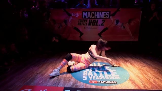 TORI VS ELEN - TWERK BATTLE VOL.2 смотреть онлайн