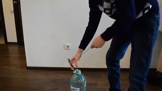 Шток активатора лючка бензобака Авенсис под нагрузкой 5 литров воды на излом. смотреть онлайн