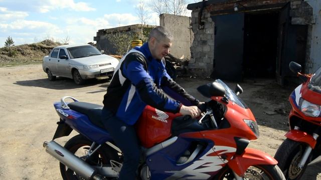 Сравнение HONDA CBR 600 f4 и CBR 600 F3. смотреть онлайн