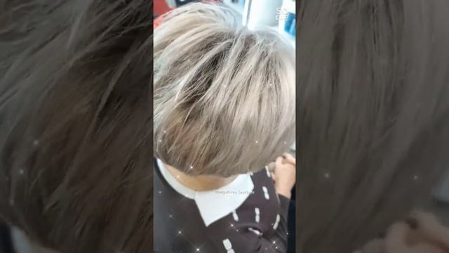 стрижка Боб каре с выбритым висками + покраска в пепельный цвет с затемнёными корнями смотреть онлайн