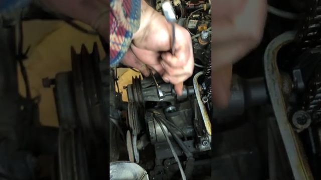 Mercedes Benz 560 Timing Chain Guide Pin Removal with Tool. смотреть онлайн