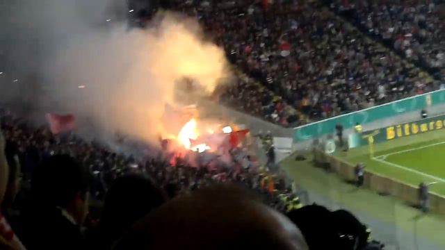 Eintracht Frankfurt - Kaiserslautern 26.10.11 Pyroshow смотреть онлайн