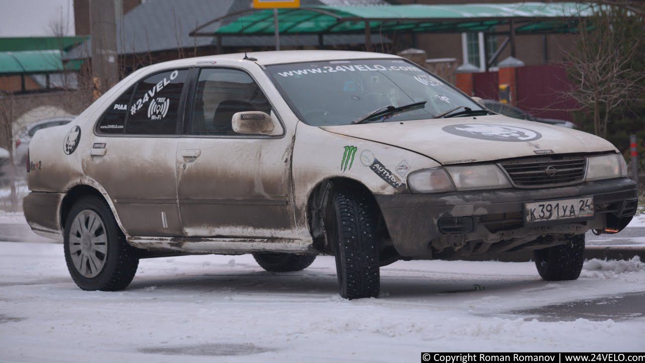 За пять минут до Нового Года. Главный бомбила Домодедово, несёт свою службу на своем блогермобиле. смотреть онлайн