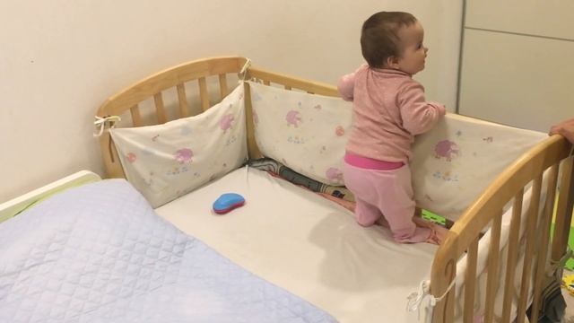 Как развивается младенец (как ползает по-пластунски, как встает на ножки) смотреть онлайн
