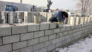 Кладка стен из теплоблоков и пропенивание швов