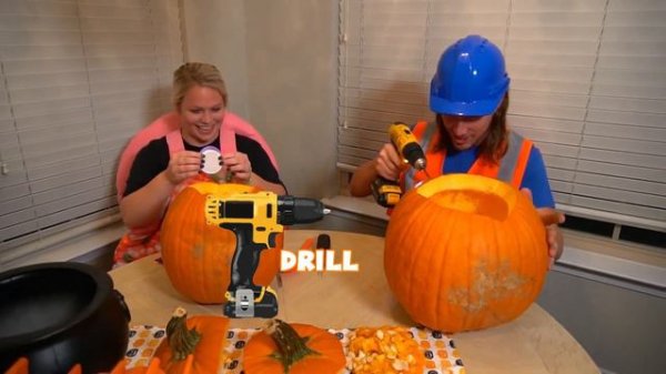 Handyman Hal Halloween Special Trick or Treat Fun | Haunted Play House for kids