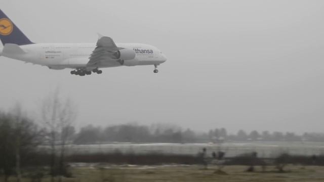 Airbus A380 w Warszawie [HD] Lotnisko Chopina (Okęcie) [EPWA] Lądowanie 19.03.2011.MOV смотреть онлайн
