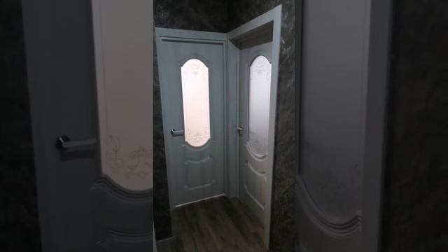 Соединение двух телескопических наличников, в углу дверного проёма.