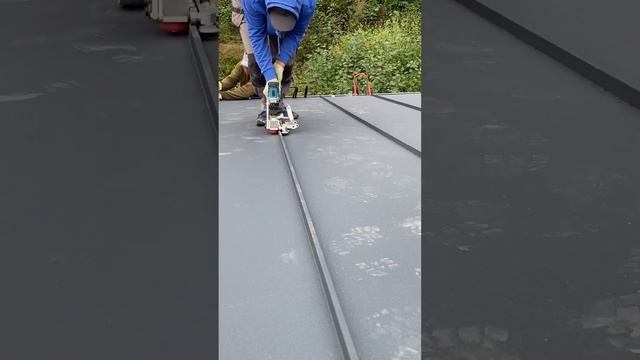 Закатываем Двойной Фальц! Фальцевая Кровля! смотреть онлайн