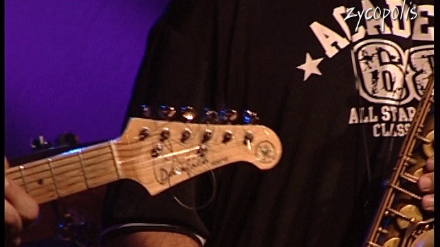 MIKE STERN & RICHARD BONA - HA HA HOTEL - LIVE HD смотреть онлайн