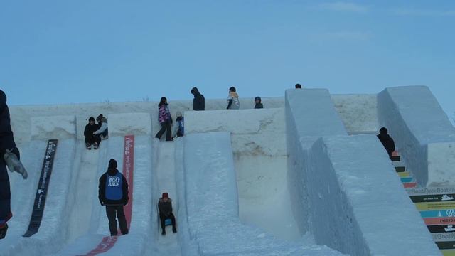 SAPPORO SNOW FESTIVAL: The Sapporo Yuki Matsuriさっぽろ雪まつり!