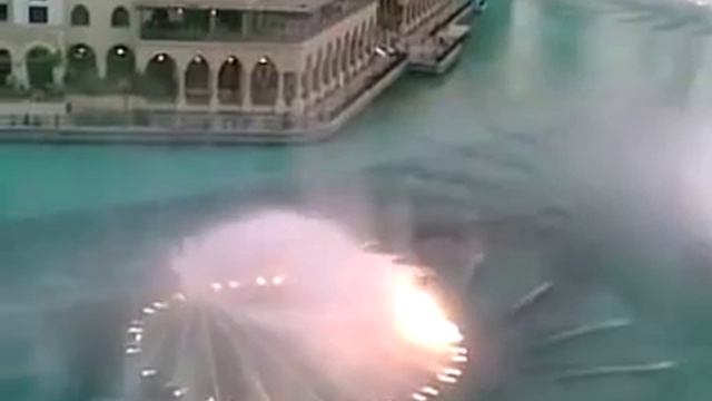 Fountain In Dubai_low.mp4