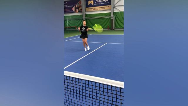 Как правильно поставить ноги при ударе - короткий мяч? смотреть онлайн