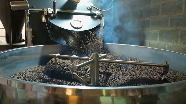 3 Tons Of Roasting Per Day-Large Coffee Roaster Capable Of Roasting 200 Kg At A Time 1日に平均3トンの焙煎が可能