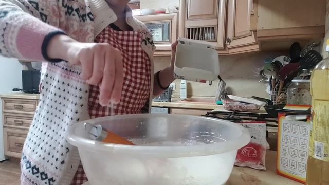 Так мама научила готовить пышки?Как хорошо, что она у нас есть... смотреть онлайн