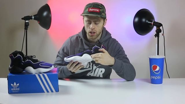 Unboxing и обзор лимитированных adidas Crazy BYW LVL 1 смотреть онлайн