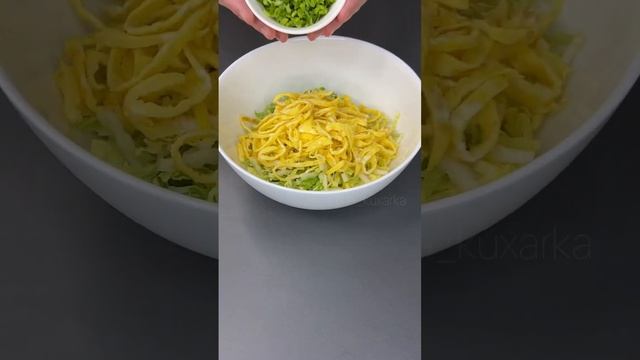 Салат с пекинской капустой и яичными блинчиками смотреть онлайн