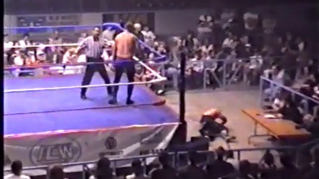 Eric Young vs The Mad Bomber - ICW May 2nd, 1999 смотреть онлайн