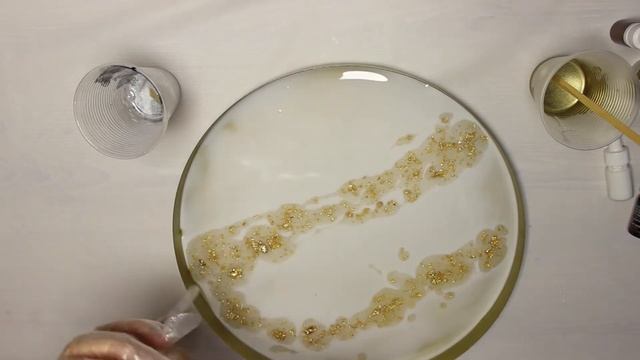 Декорирование подноса эпоксидной смолой в технике ResinArt