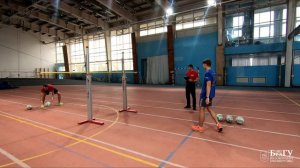 6) Удар по мячу на точность в квадрат