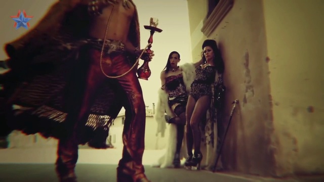 Madonna - Turn Up The Radio