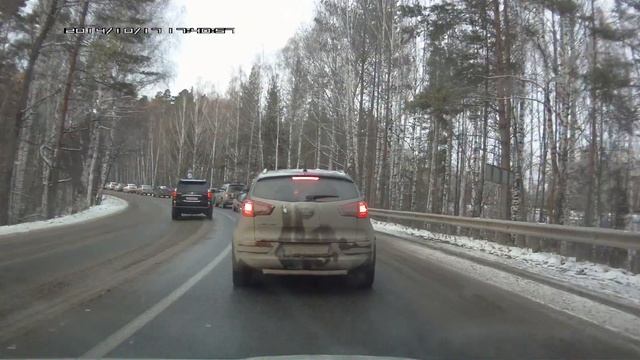 Машина ректора УрГЭУ А673АА96 на встречке смотреть онлайн