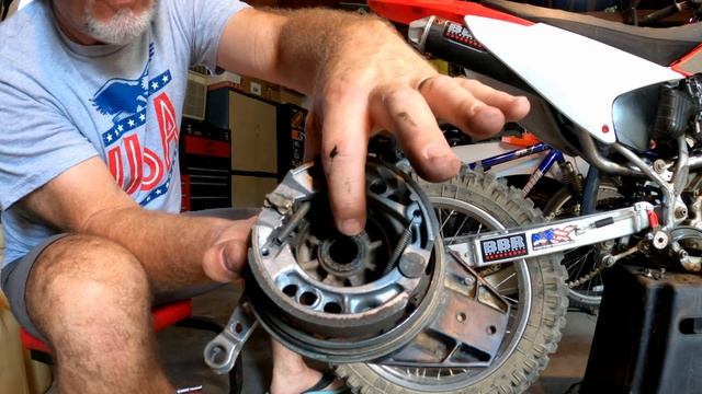 Rear brake upgrade - CRF230F with XR250R magnesium brake drum смотреть онлайн
