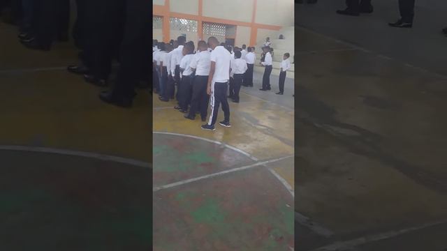 Inauguración 1 día a clase de la unidad Educativa LUIS VARGAS TORRES смотреть онлайн