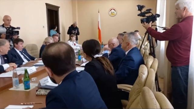 В Цхинвали началась работа Комиссии по сотрудничеству Совета Федерации Федерального собрания РФ смотреть онлайн