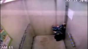 Воспитатели забыли ребенка в лифте