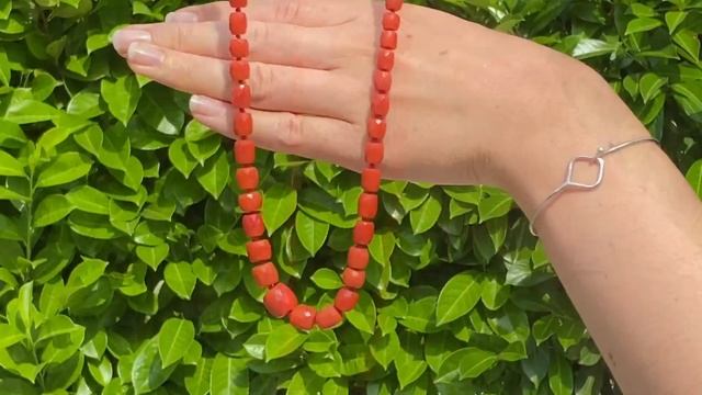 Natural coral and 14 karat gold necklace - Italy early 20th century смотреть онлайн