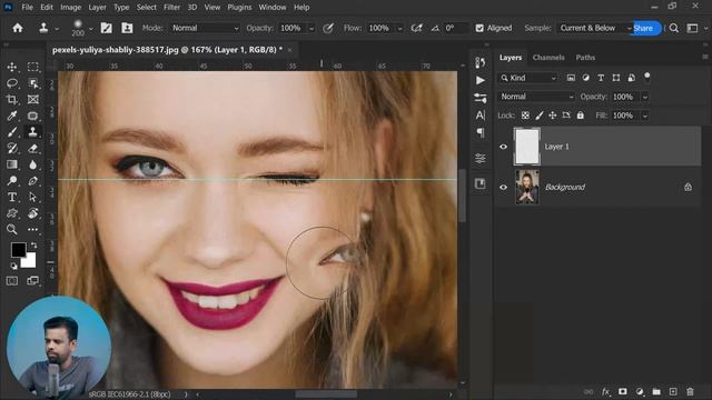 Change Facial Features with Clone Stamp - Photoshop Tips & Tutorial смотреть онлайн