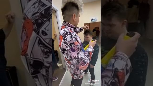 прическа для моего слушетеля ?после концерта смотреть онлайн