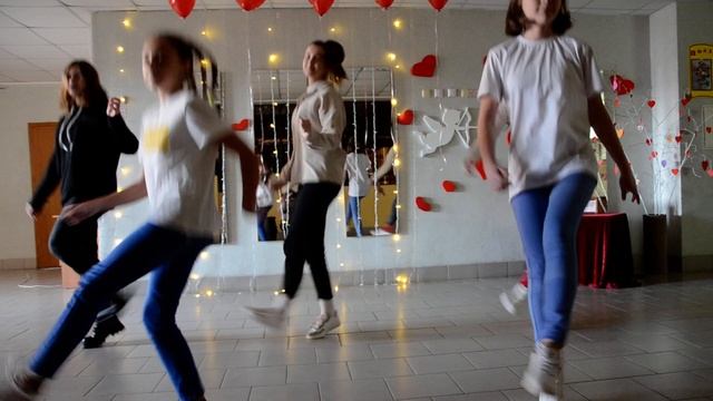 танец Федерико Фелинни смотреть онлайн