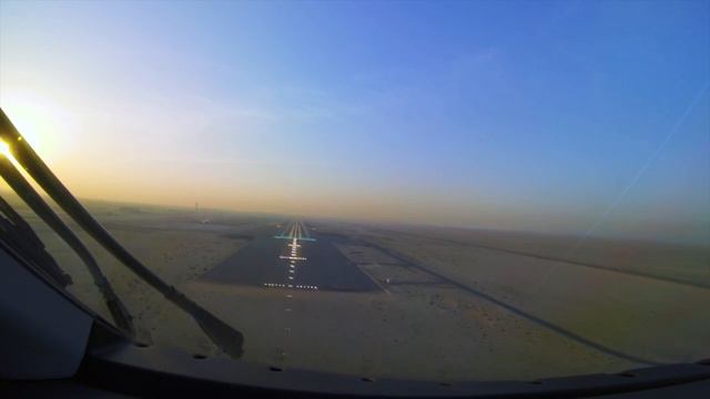 SSJ100 landing @ the Dubai Airshow 2015 смотреть онлайн