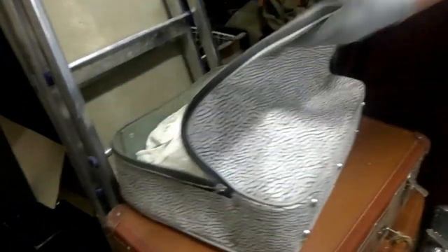 Блошиный рынок. Антиквариат. "Распаковка" старых чемоданов с винтажными вещами. Ностальгия! смотреть онлайн