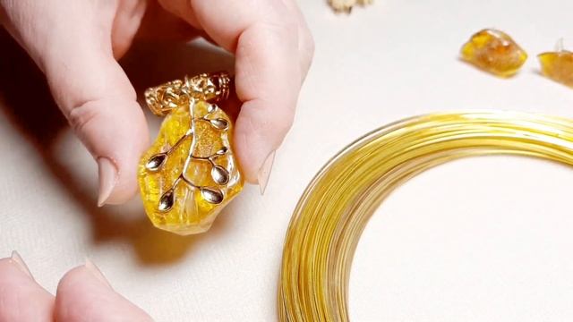 Сборка янтарного колье. Браслет и клипсы. Ролик 329. 29 января 2022. смотреть онлайн