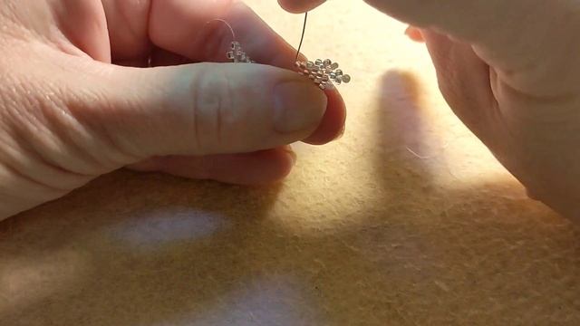 "РОЖДЕСТВЕНСКИЙ АНГЕЛ". Игрушка из бисера. Часть 2/2. смотреть онлайн