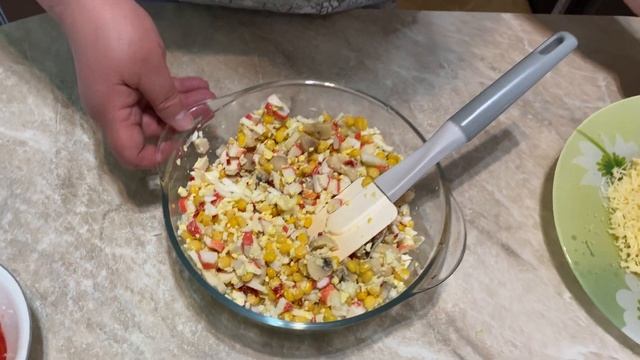 Салат крабовый с шампиньонами смотреть онлайн