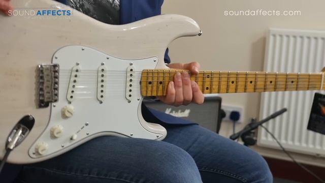 Fender Bullet Stratocaster vs Custom Shop Strat смотреть онлайн