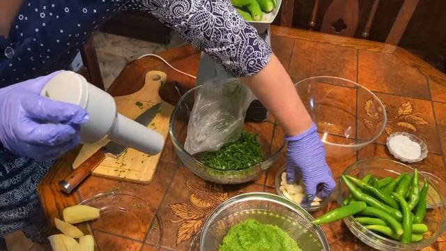 КАК ПРИГОТОВИТЬ АДЖИКУ ИЗ ПЕРЦА!? смотреть онлайн