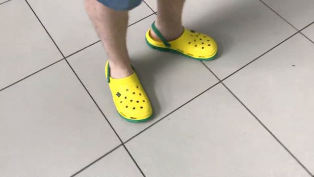 UA КРОКСЫ Жёлтые кроксы для брата смотреть онлайн