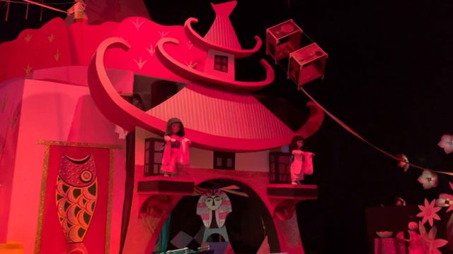 “it’s a small world” Lights on and No Music Full ride смотреть онлайн